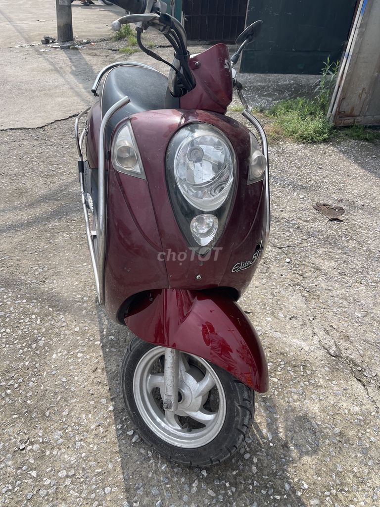 Скутер SYM Elite 50 красный