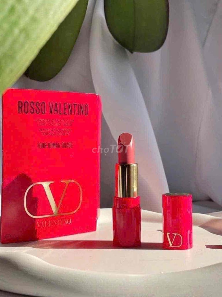 Son môi Valentino Rosso Đỏ Nữ. Mua bán Phụ kiện thời trang khác tại Thành phố Sóc Trăng Sóc Trăng được đăng bởi Zann Coffee Shop hình 1