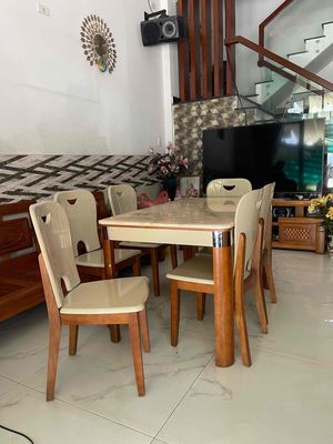 Bàn ăn khung gỗ mặt đá 6 ghế mới 95%. Mua bán Bàn ghế tại Quận Thanh Khê Đà Nẵng được đăng bởi Le Tran