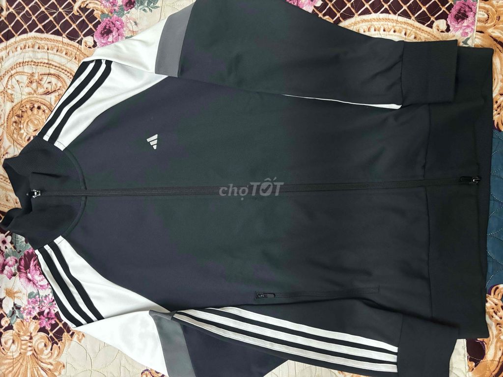 Pass Áo Adidas Size M âu