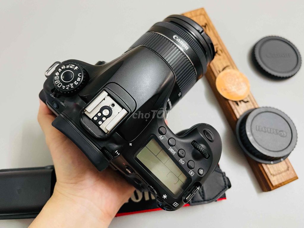 Canon 60D + 18-55 STM màn sáng đều ko tối góc