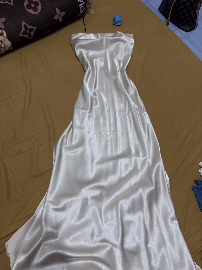 Đầm nữ lụa size L. Mua bán Quần áo tại Thị xã La Gi Bình Thuận được đăng bởi nguyễn ngọc khánh linh  hình 1