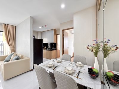 Bán căn hộ Diamond Boulevard mặt tiền QL13 chỉ 2,3 tỷ, Full nội thất