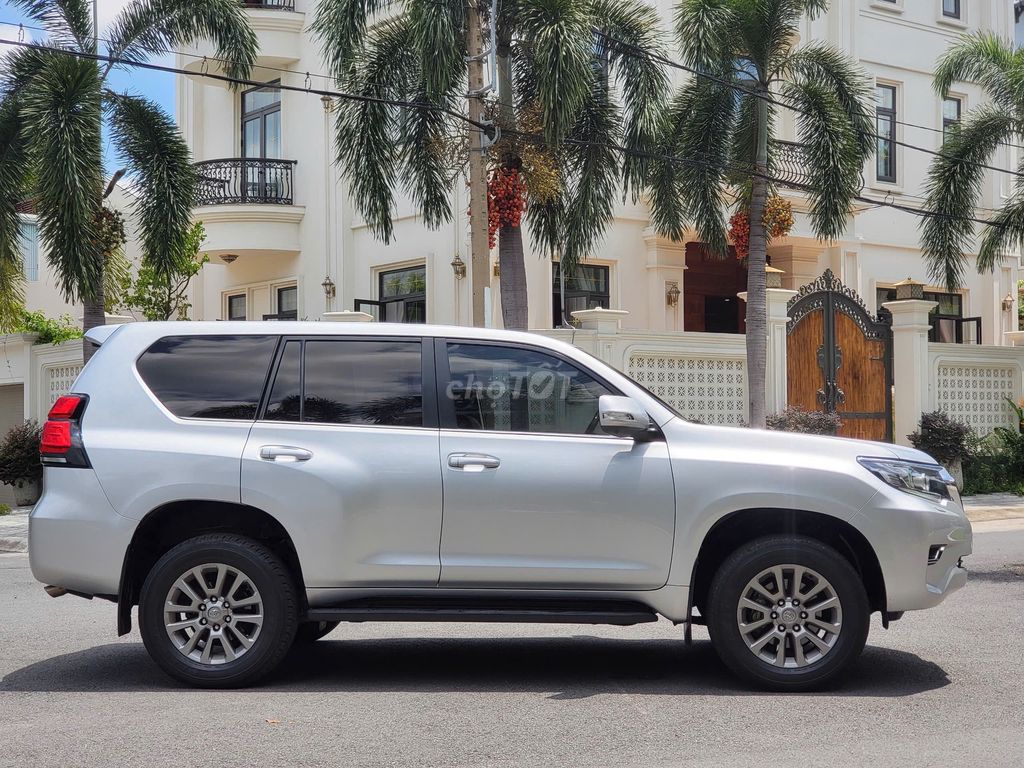 Toyota LandCruiser Prado hàng đầu SUV hạng sang. Mua bán Ô tô tại Quận Bình Thạnh Tp Hồ Chí Minh được đăng bởi Hoàng Phát hình 1