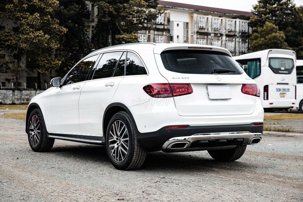 MERCEDES-BENZ GLC 200 4MATIC 2023. Mua bán Ô tô tại Quận Gò Vấp Tp Hồ Chí Minh được đăng bởi Đoàn Thuận hình 4