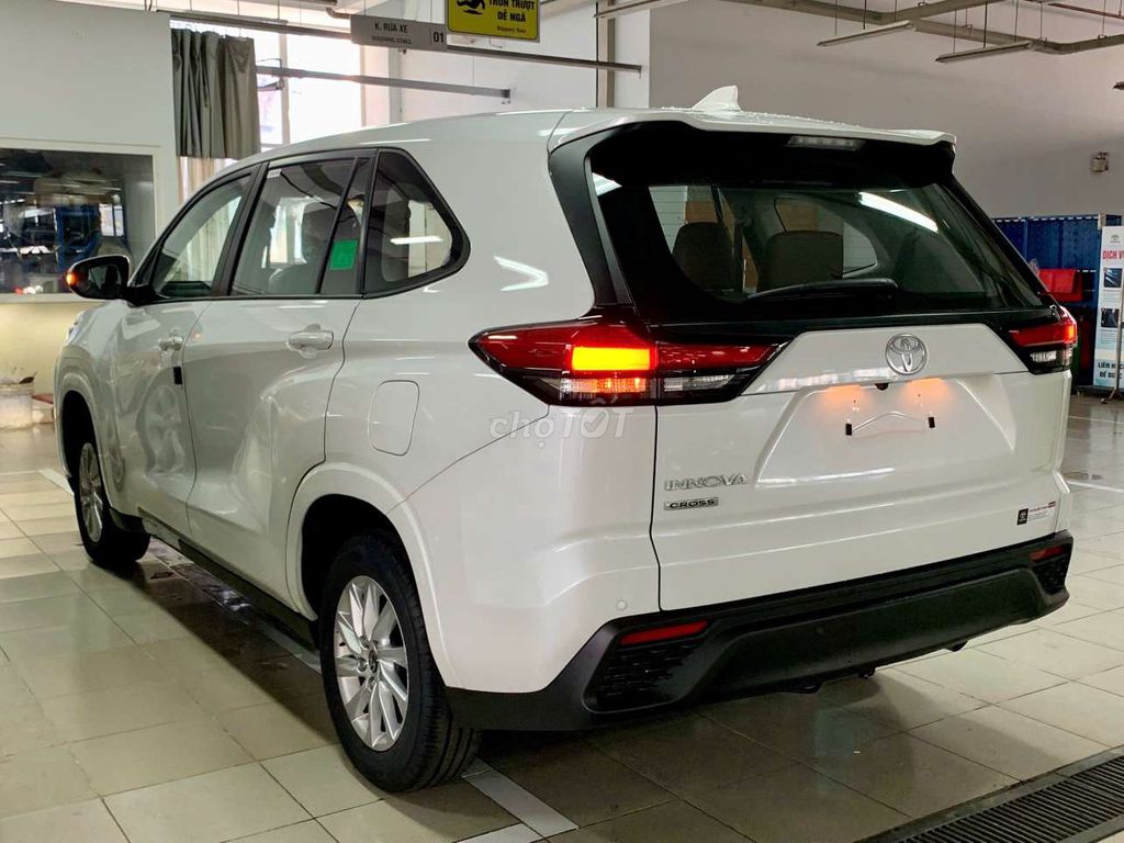 Ra mắt INNOVA CROSS 2026 8 chỗ tặng bảo hiểm PKien. Mua bán Ô tô tại Quận Hải Châu Đà Nẵng được đăng bởi ĐẠI LÝ TOYOTA ĐÀ NẴNG hình 4