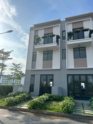 🌏NHÀ Ở XÃ HỘI CHUẨN SINGAPORE  - 𝐊 𝐇𝐎𝐌𝐄 𝐍𝐄𝐖 𝐂𝐈𝐓𝐘 ĐẦU TIÊN TẠI VIỆT NAM. Mua bán nhà ở tại Thành phố Thủ Dầu Một Bình Dương được đăng bởi KOG Chi nhánh Cộng Hòa