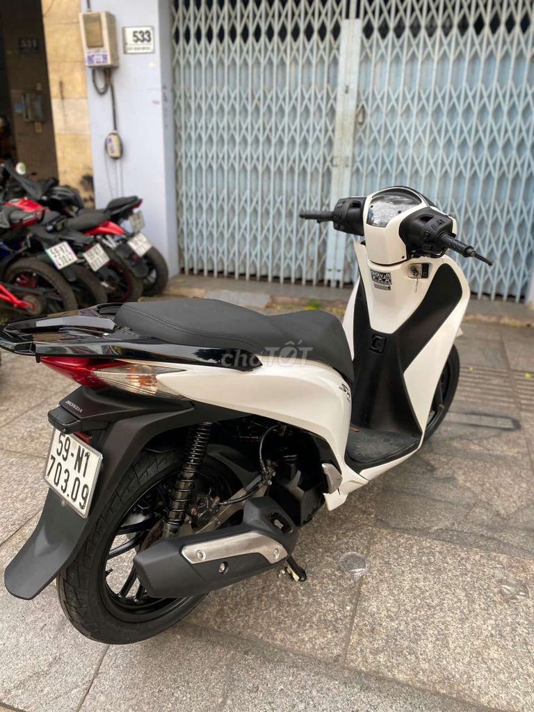 Honda SH 150 2015 mới 90% Bstp chính chủ. Mua bán Xe máy tại Quận Tân Phú Tp Hồ Chí Minh được đăng bởi Tuanduy hình 3