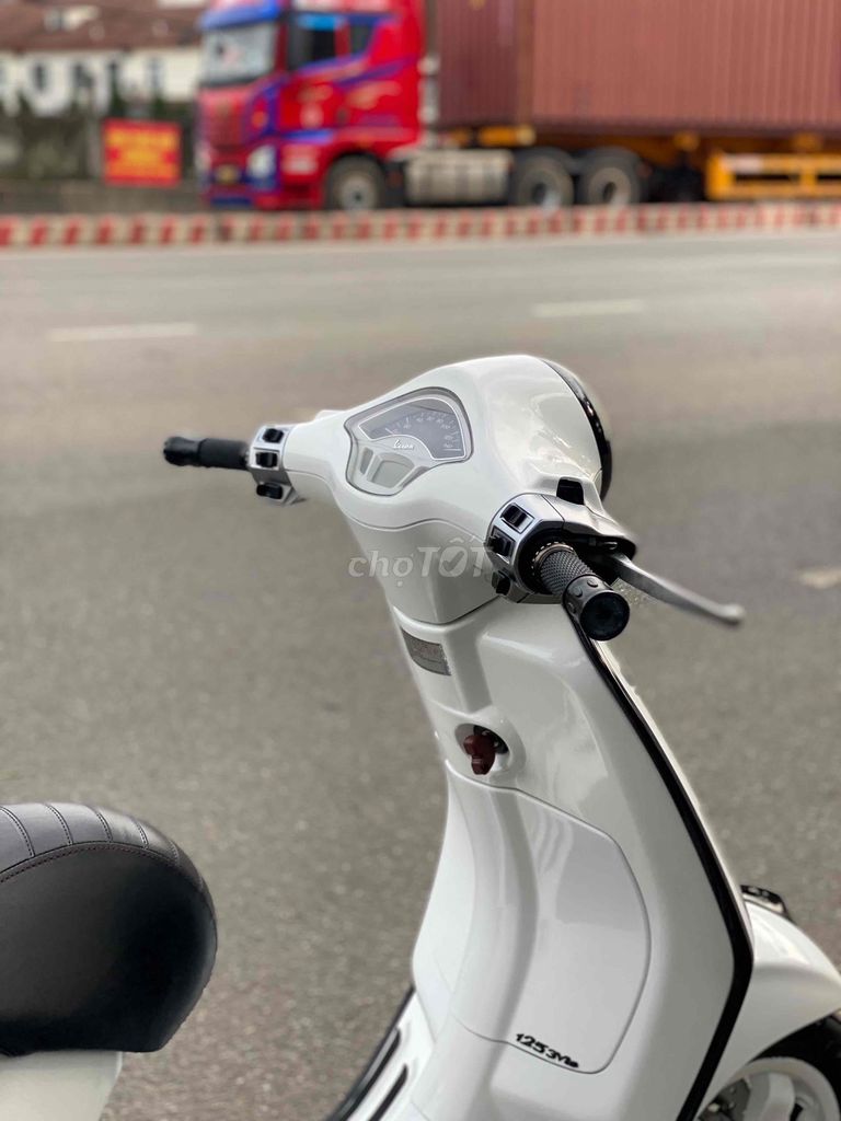 Piaggio Vespa Primavera 2014 Trắng. Mua bán Xe máy tại Quận Sơn Trà Đà Nẵng được đăng bởi khánh duy bán xe trả góp hình 2