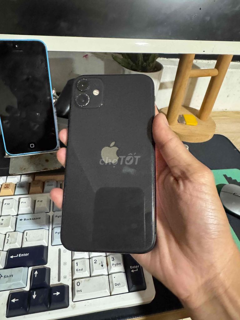 Apple iPhone 11 64GB Đen 98%. Mua bán Điện thoại tại Quận Thanh Khê Đà Nẵng được đăng bởi MSC Store Di động Giá Tốt Đà Nẵng hình 1