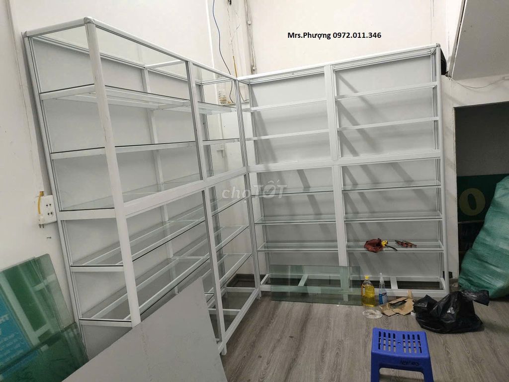 Tủ trưng bày Kính Nhôm Trắng. Mua bán Tủ, kệ gia đình tại Quận Hà Đông Hà Nội được đăng bởi Trang Thu Nguyen hình 1
