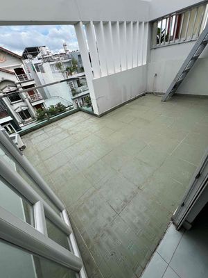 Cho thuê nhà phố phạm hữu lầu Q7. Giá :23 tr .