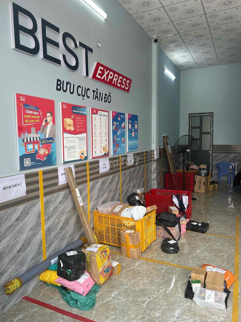 Tuyển 05 shipper giao hàng TT Đức Hòa, Long An. Việc làm tại Huyện Đức Hòa Long An được đăng bởi Best Express Bưu Cục Tân Đô hình 4