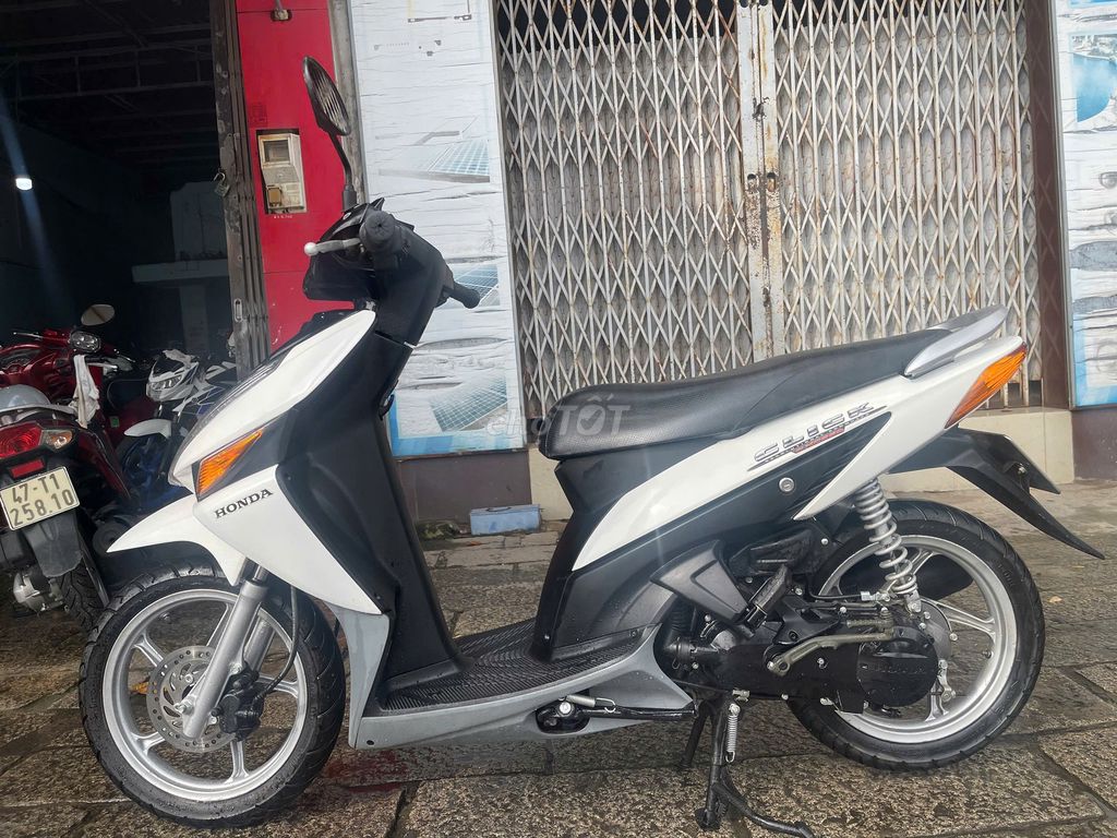 Honda Click 2007 2008 trắng + đen 95%. Mua bán Xe máy tại Thành phố Bà Rịa Bà Rịa - Vũng Tàu được đăng bởi Cửa Hàng Xe Máy Anh Luân hình 6