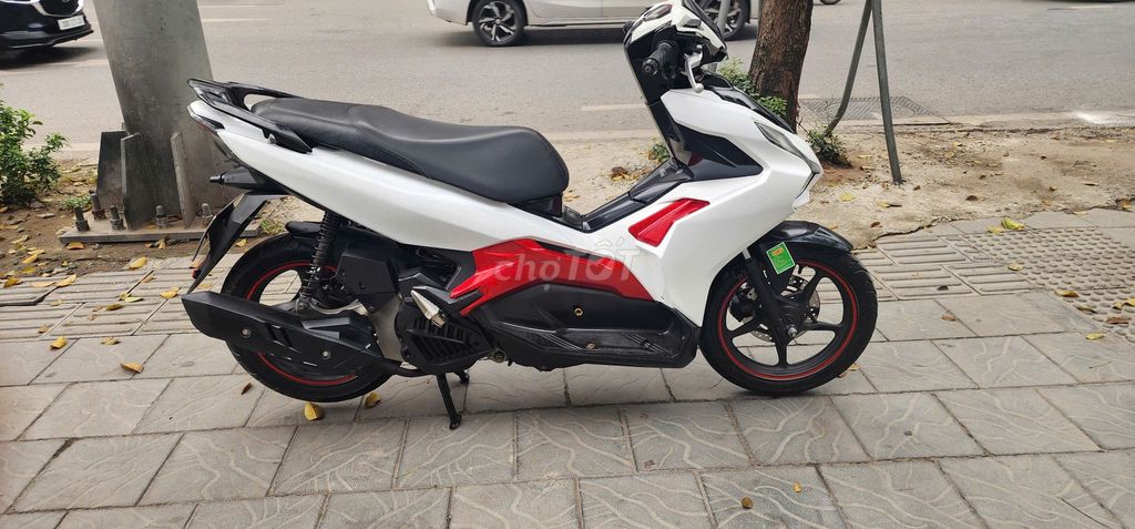Honda Air Blade 2020 Trắng đỏ đen. Mua bán Xe máy tại Quận Cầu Giấy Hà Nội được đăng bởi iMotorbike Hà Nội hình 4