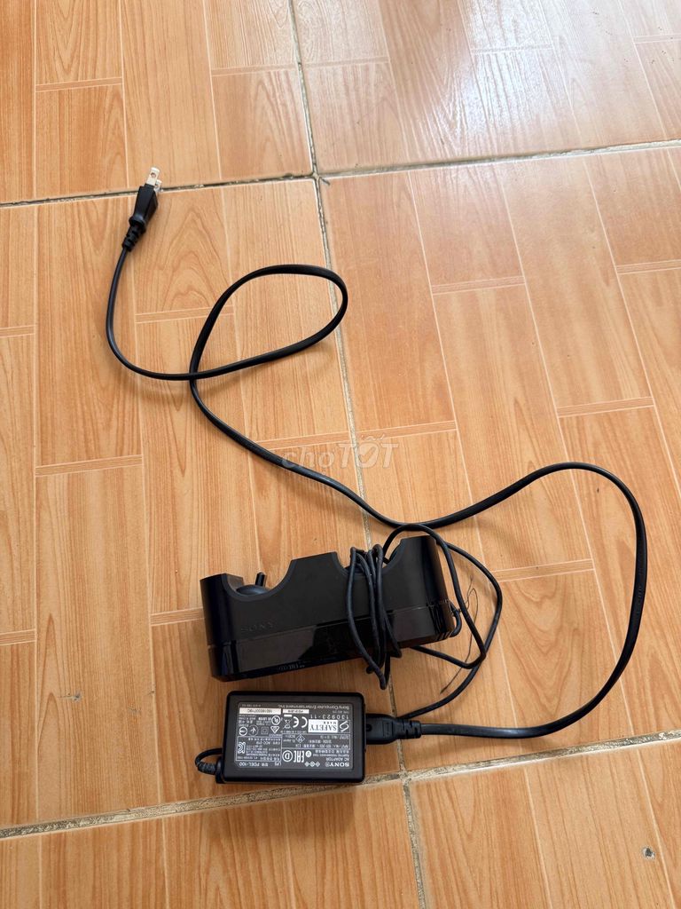 Dock sạc tay cầm Sony PS4/PS4 pro chính hãng. Mua bán Phụ kiện (Màn hình, Chuột...) tại Huyện Hòa Vang Đà Nẵng được đăng bởi Le Nhat Tan hình 1