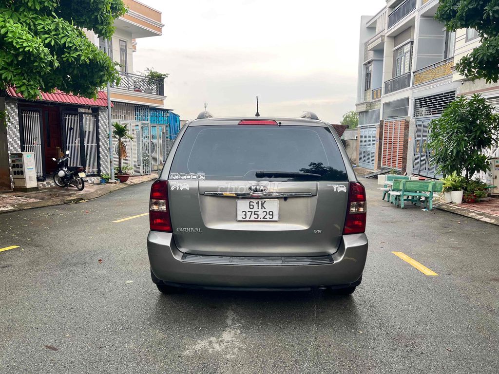 Kia Carnival 2011 -Nhập Hàn 8 Chỗ-Tự Động Đẳng Câp. Mua bán Ô tô tại Thành phố Dĩ An Bình Dương được đăng bởi Hiếu Auto Nghĩa Phát hình 5