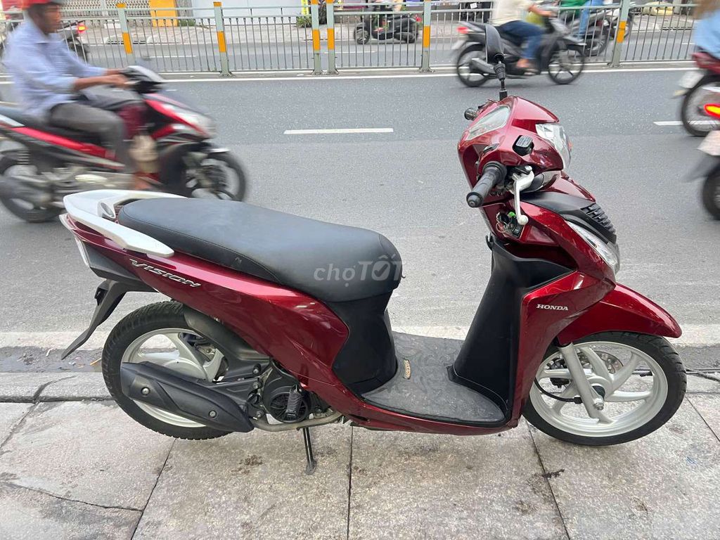 Honda Vision 2018 красный
