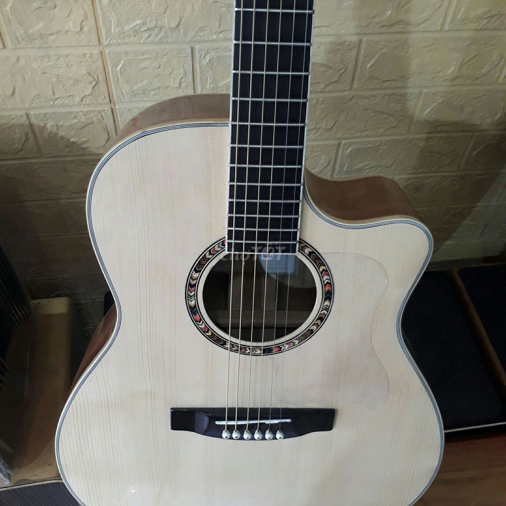 0825444428 - Guitar điệp nguyên tấm mặt thông.