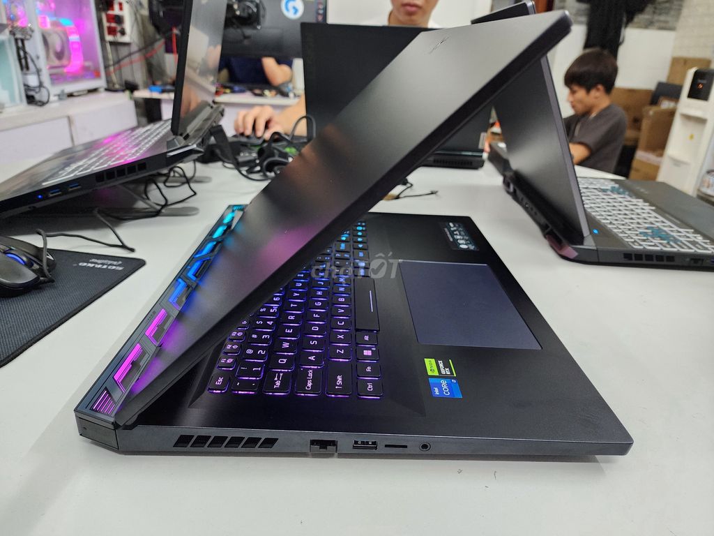 Laptop Gaming Acer Predator Helios 18 2023 i7 4060