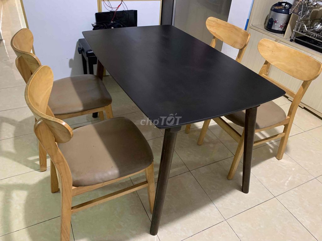 Bộ bàn ăn Gỗ sồi Nga 4 ghế Đen, Nâu. Mua bán Bàn ghế tại Quận 12 Tp Hồ Chí Minh được đăng bởi HOÀNG hình 1