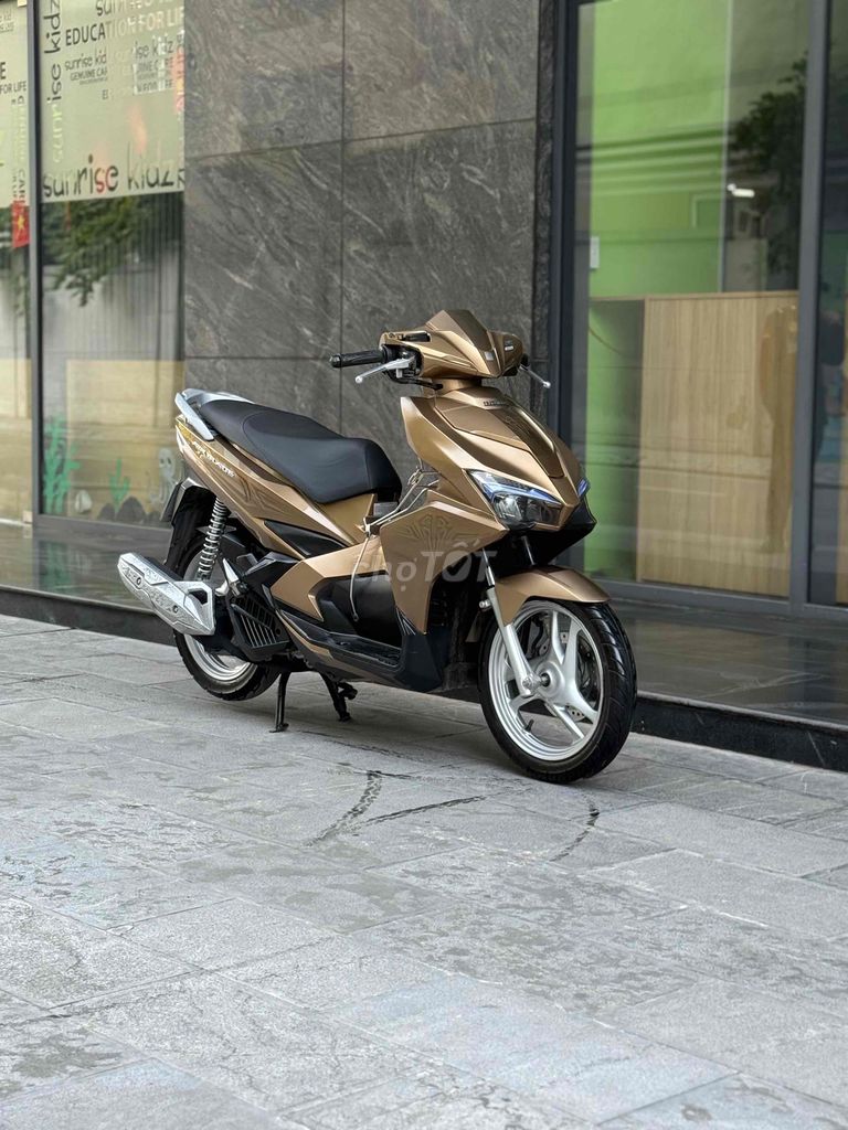 Honda Airblade 125 2017 Vàng đồng 3D 29D1. Mua bán Xe máy tại Quận Ba Đình Hà Nội được đăng bởi Xe Máy Nam Thi hình 2