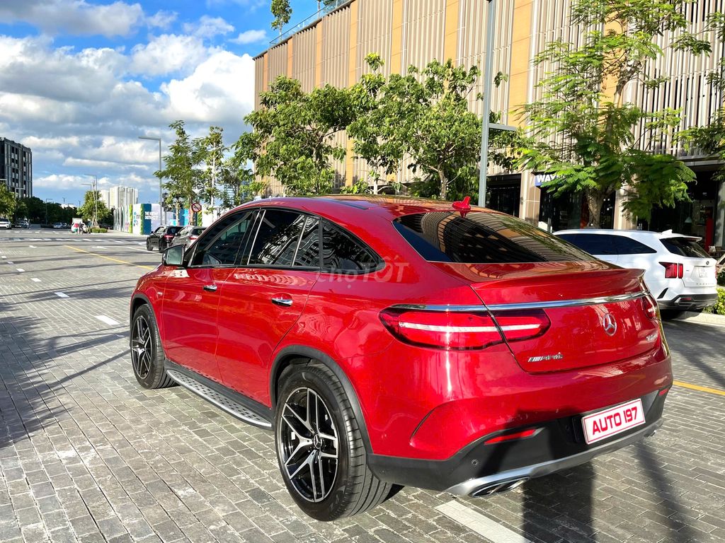 Mercedes GLE 43 AMG 4Matic màu đỏ. Mua bán Ô tô tại Quận 5 Tp Hồ Chí Minh được đăng bởi Phạm Khang hình 4