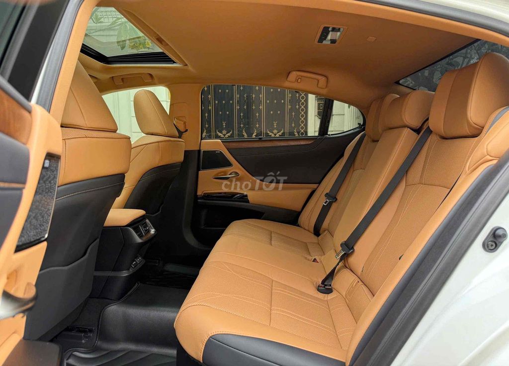 Lexus ES 2023 300H Xăng điện - 21000 km. Mua bán Ô tô tại Quận Gò Vấp Tp Hồ Chí Minh được đăng bởi Tuấn Tài hình 9
