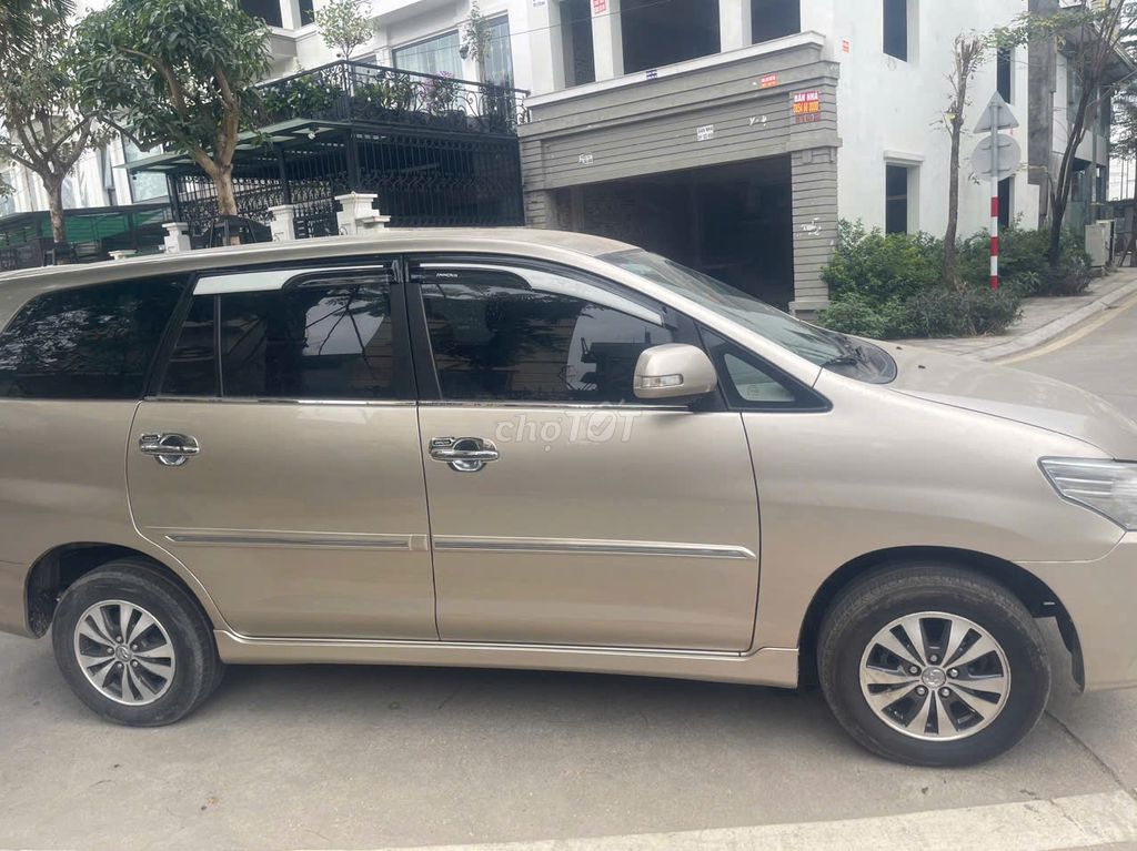 Toyota Innova 2016 2.0E