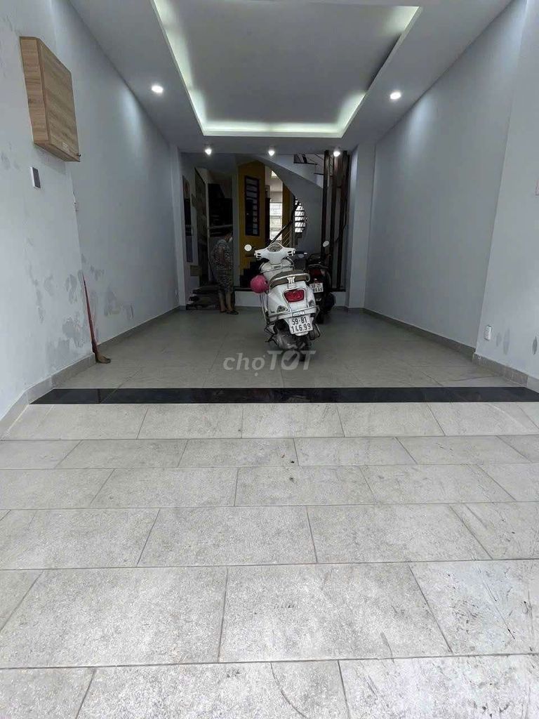 Дом 1 этаж, 2 верхних этажа, 4 спальни, 4x20м, автопереулок, ул. Лам Ван Бен