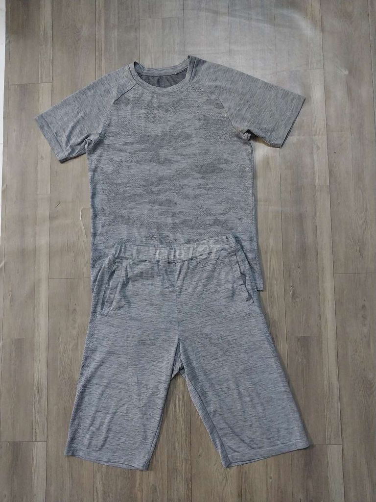Bộ quần áo Uniqlo trẻ em xám size 150. Mua bán Mẹ và bé tại Quận Tân Bình Tp Hồ Chí Minh được đăng bởi Sala Shop hình 1
