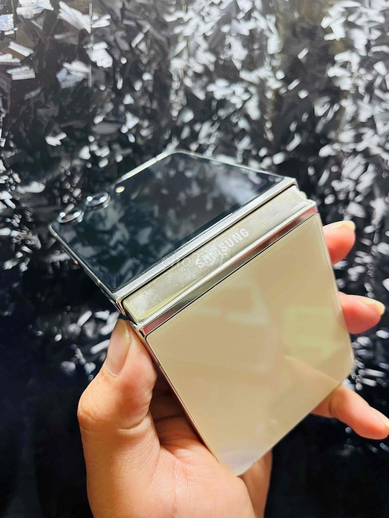 GIAO LƯU HOẶC BÁN ❤️ Samsung Z Flip 5 256GB. Mua bán Điện thoại tại Thành phố Biên Hòa Đồng Nai được đăng bởi phạm hân hình 1