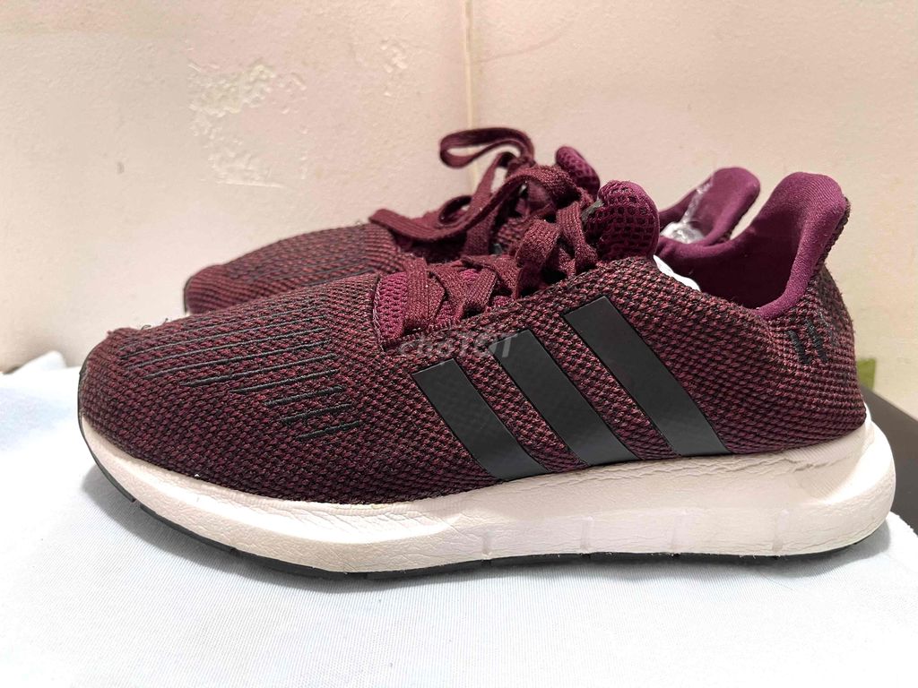 Giày 49$ Adidas Swift Run Maroon auth size 38 90%