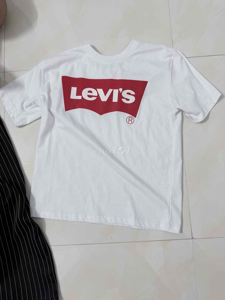 Áo thun Levis Trắng đã dùng. Mua bán Quần áo tại Huyện Mỏ Cày Nam Bến Tre được đăng bởi Vy Phan hình 1