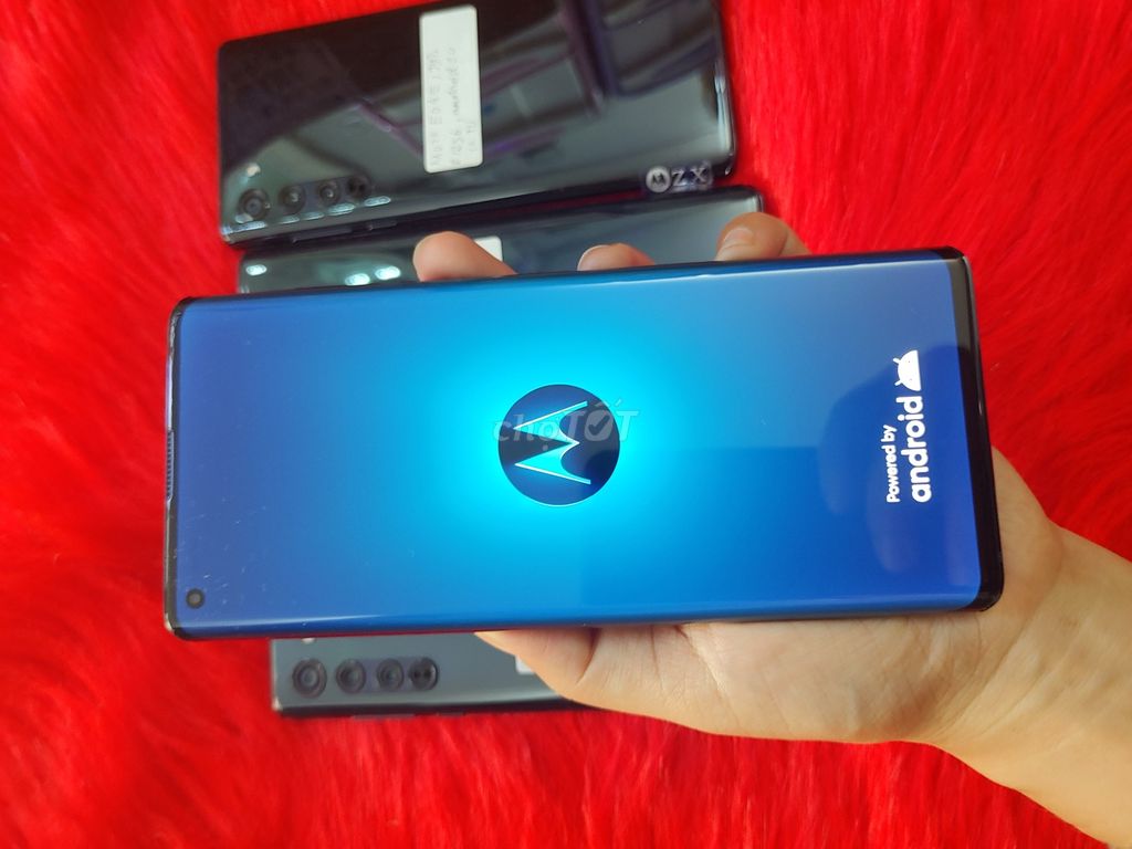 MOTOROLA MOTO EDGE MÀN CONG BẢN 1 SIM , 2 SIM