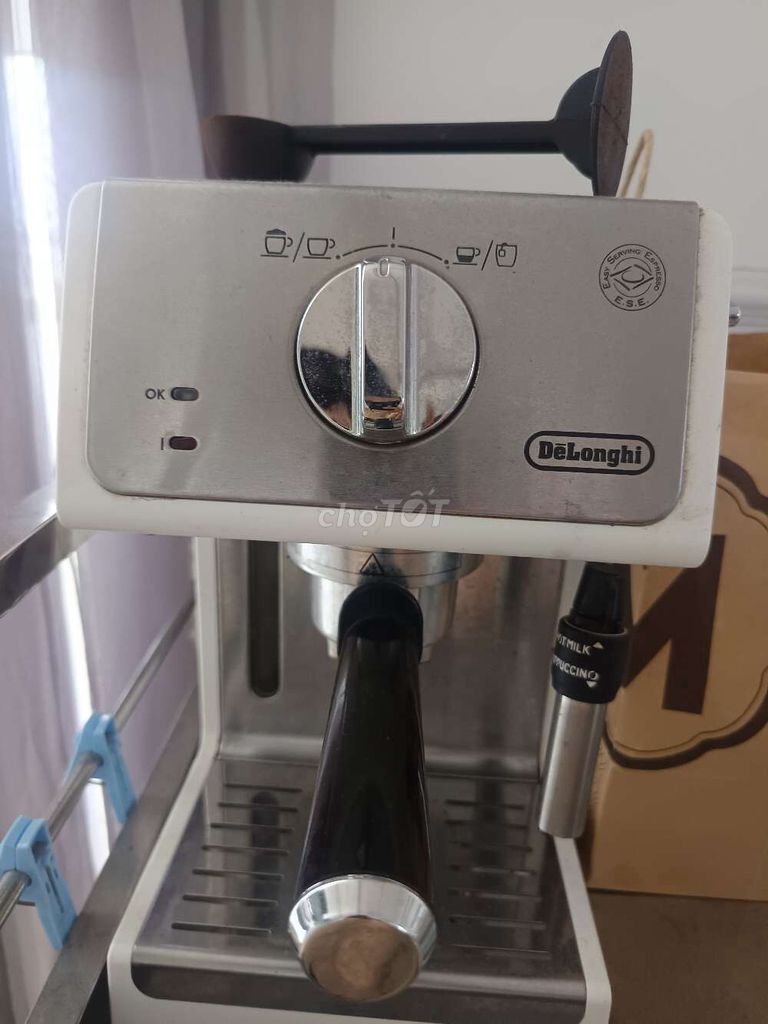 Máy pha cà phê DeLonghi Trắng bạc. Mua bán Bếp, lò, đồ điện nhà bếp tại Quận Long Biên Hà Nội được đăng bởi Viviane hình 1