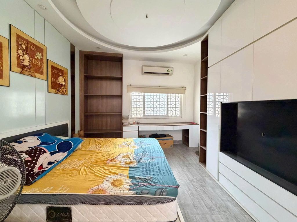 Пластиковый дом в переулке для автомобилей, Бинь Тхань, 92 м², Нхухау, 4 этажа, 13,5 миллиарда