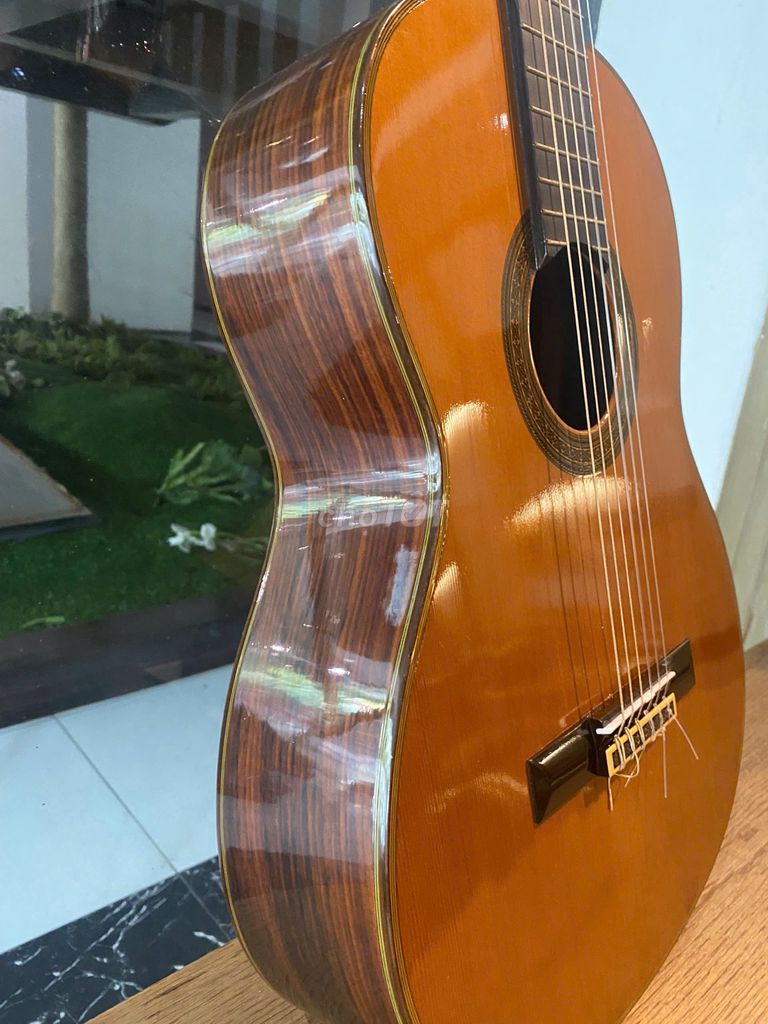 Guitar Yamaha C300 Nhật, siêu zin và mới 99%