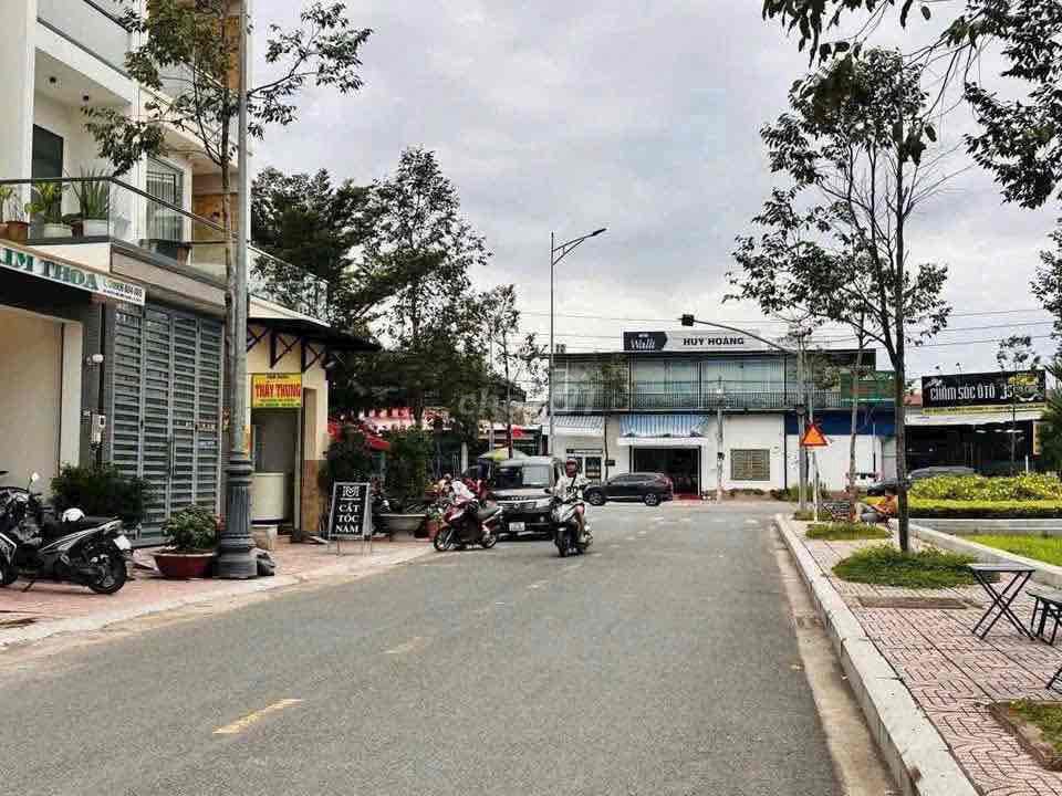 NỀN THỔ CƯ CÔNG VIÊN ĐÀI TRUYỀN HÌNH.
