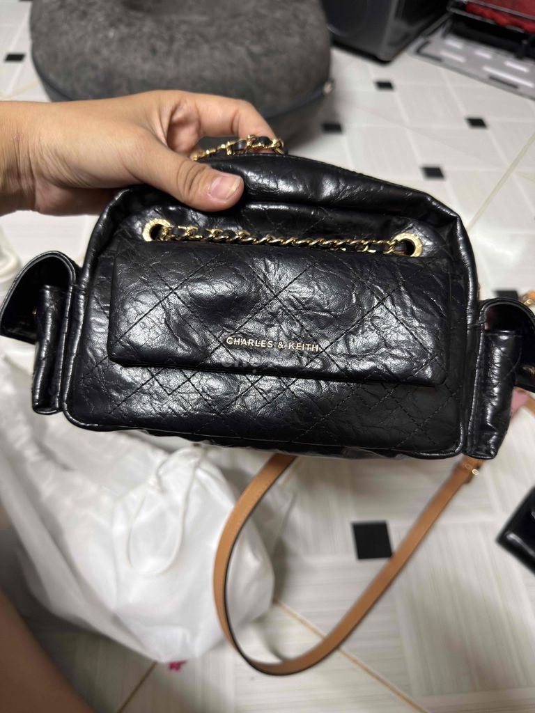 Túi xách Charles & Keith da nữ đen đã sử dụng. Mua bán Túi xách tại Quận 12 Tp Hồ Chí Minh được đăng bởi Trang Nguyễn hình 1