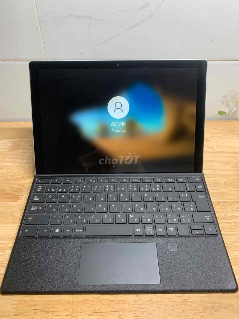 Microsoft Surface Pro 5 Core i5 8GB/256GB Cảm ứng. Mua bán Máy tính bảng tại Quận 4 Tp Hồ Chí Minh được đăng bởi Minh  Quyền hình 1