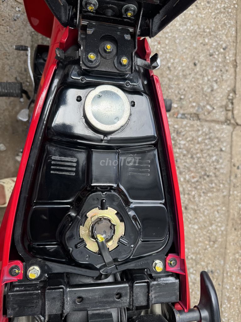 Cần bán wave 110 đời 1998 xe màu đỏ. Mua bán Xe máy tại Quận Cái Răng Cần Thơ được đăng bởi Hoàng bảo Cao hình 13