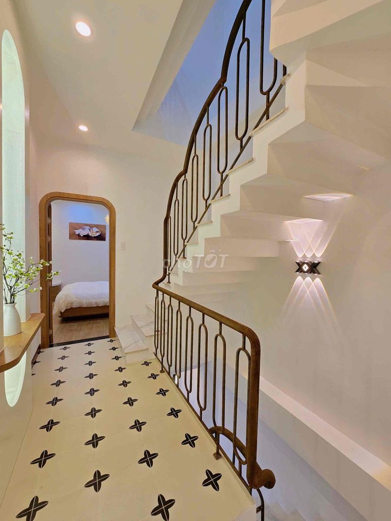 Upscale 3-storey homestay house off Ông Ích Khiêm — photo 9