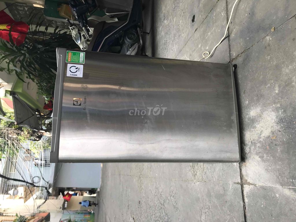 Tủ lạnh mini 92 l còn rất đẹp zin chưa sửa chưa