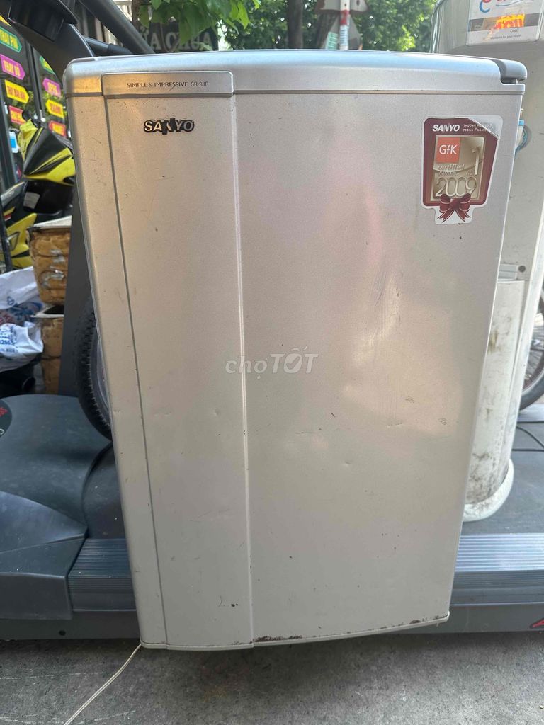 tủ lạnh sanyo 90L chạy bình thường bán