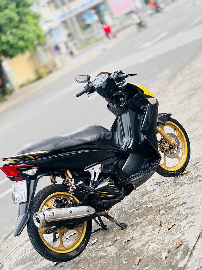 Yamaha Nouvo 4 Đen vàng. Mua bán Xe máy tại Thị xã Bến Cát Bình Dương được đăng bởi xe máy trả góp tín nghĩa  hình 4