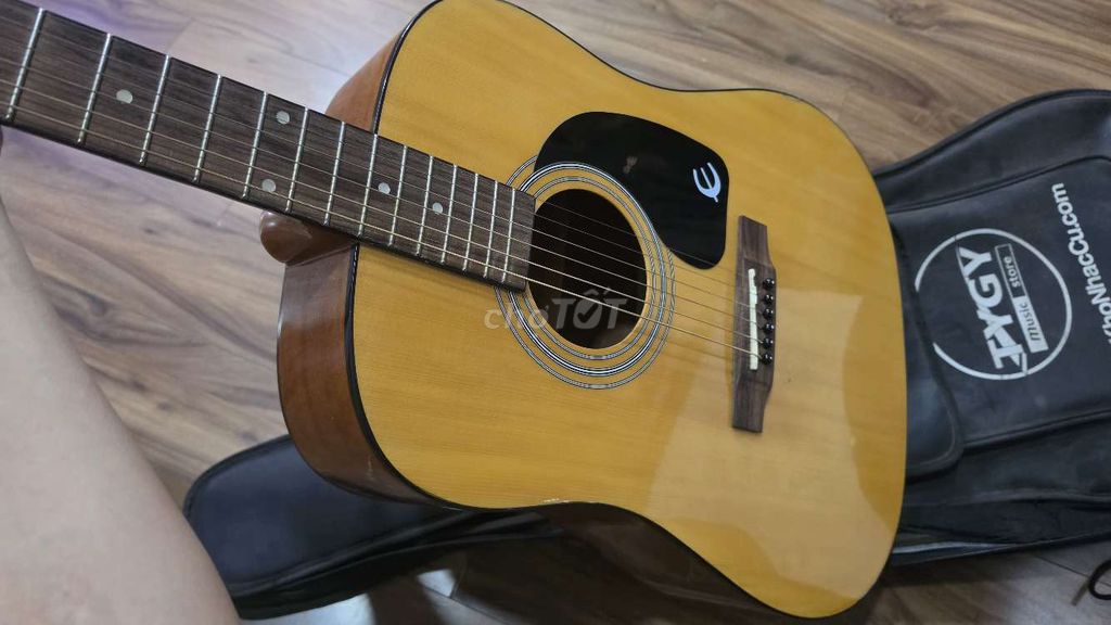 Đàn guitar Epiphone DR-100N Nâu. Mua bán Nhạc cụ tại Quận Cầu Giấy Hà Nội được đăng bởi Đạt hình 1