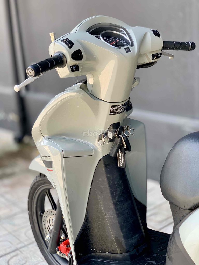 Honda Vision, широкие колеса, 2025 год, серый цемент, отличное состояние