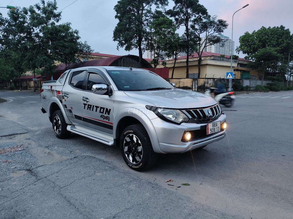 Mitsubishi Triton 2017 4x4 AT Mivec - 120000 km. Mua bán Ô tô tại Huyện Thanh Trì Hà Nội được đăng bởi Chuyên mua bán xe Bán Tải Lướt  hình 5