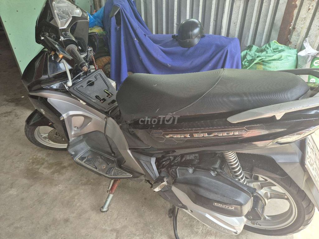 Xe tay ga Honda Air Blade đen bạc. Mua bán Xe máy tại Thành phố Ngã Bảy Hậu Giang được đăng bởi bilion hình 1